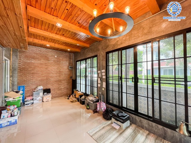 *****บ้านเดี่ยวมือสอง นนทบุรี ม.ดีซิโอ้ ราชพฤกษ์ หลังมุม เนื้อที่กว้างเกือบ 62 ตร.ว. ฟังก์ชัน 3 ห้องนอน 3 ห้องน้ำ ที่จอดรถ 2 คัน ภายในตกแต่งสวย ดูทันสมัย โครงการตั้งบนทำเลดี เชื่อมต่อทั้งถนนราชพฤกษ์, ถนนรัตนาธิเบศร์, ถนนชัยพฤกษ์, ถนนแจ้งวัฒนะ และรถไฟฟ้าสายสีม่วง "สถานีบางรักน้อยท่าอิฐ" และจุดขึ้นทางด่วน "งามวงศ์วาน"